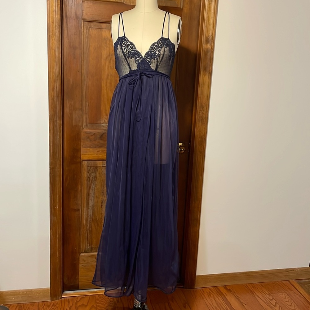 Beautiful Navy vintage nightgown with matching robe